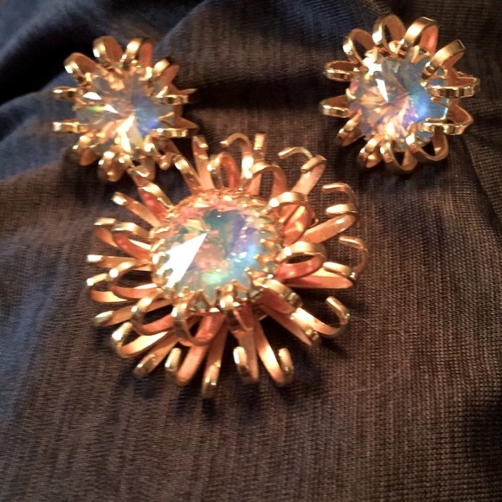 Vintage 1969 Sarah Coventry Brooch and Ear Rings